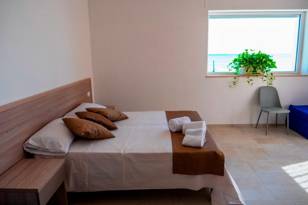 B&B A Un Passo Dal Mare Torre Canne Exterior foto